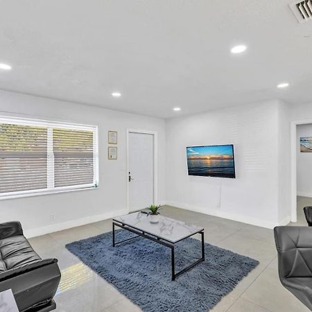 2 Bdrm Modern House Mins From Beach & Casino Hb1 Холандейл Бийч Екстериор снимка