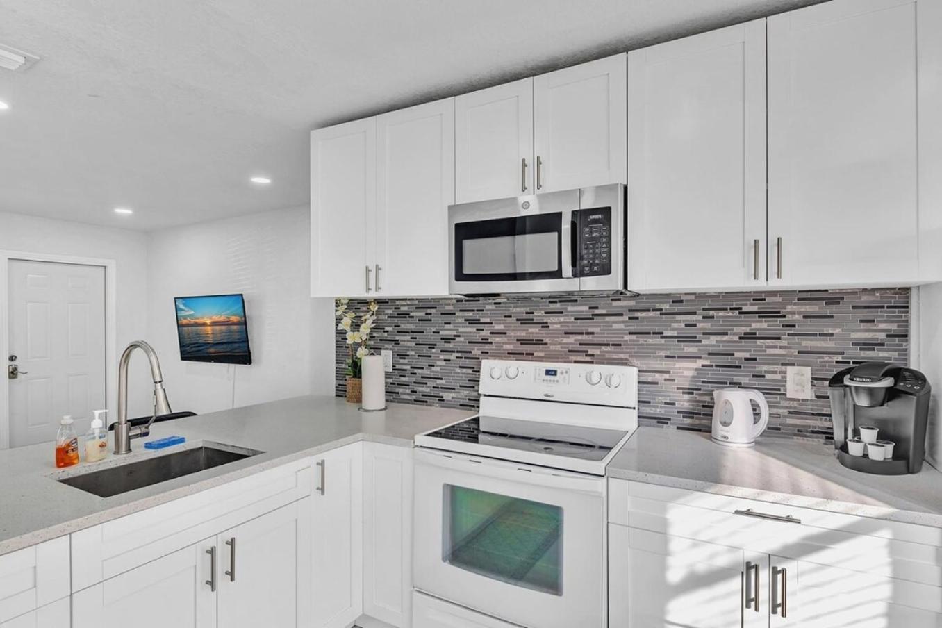2 Bdrm Modern House Mins From Beach & Casino Hb1 Холандейл Бийч Екстериор снимка
