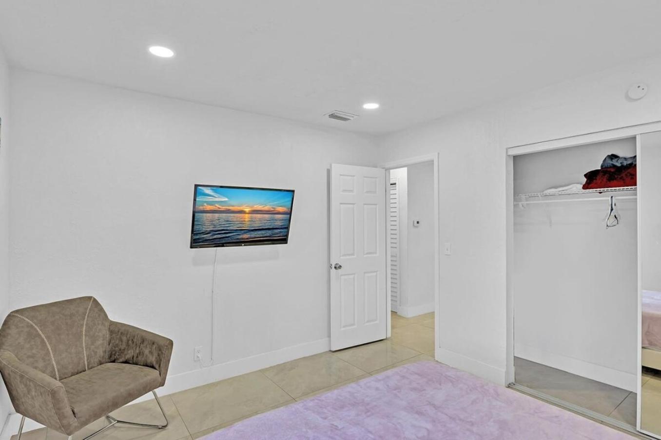 2 Bdrm Modern House Mins From Beach & Casino Hb1 Холандейл Бийч Екстериор снимка