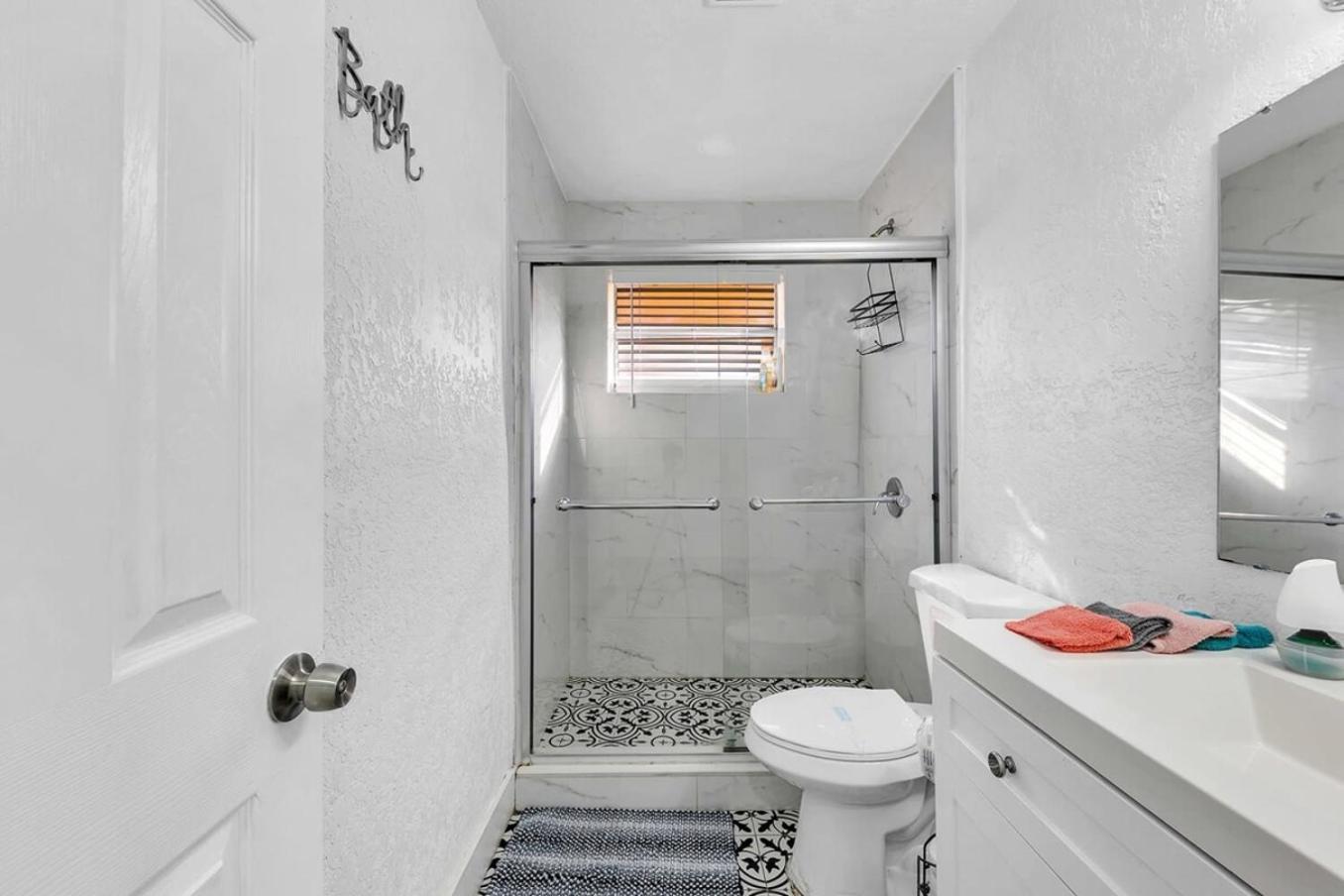 2 Bdrm Modern House Mins From Beach & Casino Hb1 Холандейл Бийч Екстериор снимка